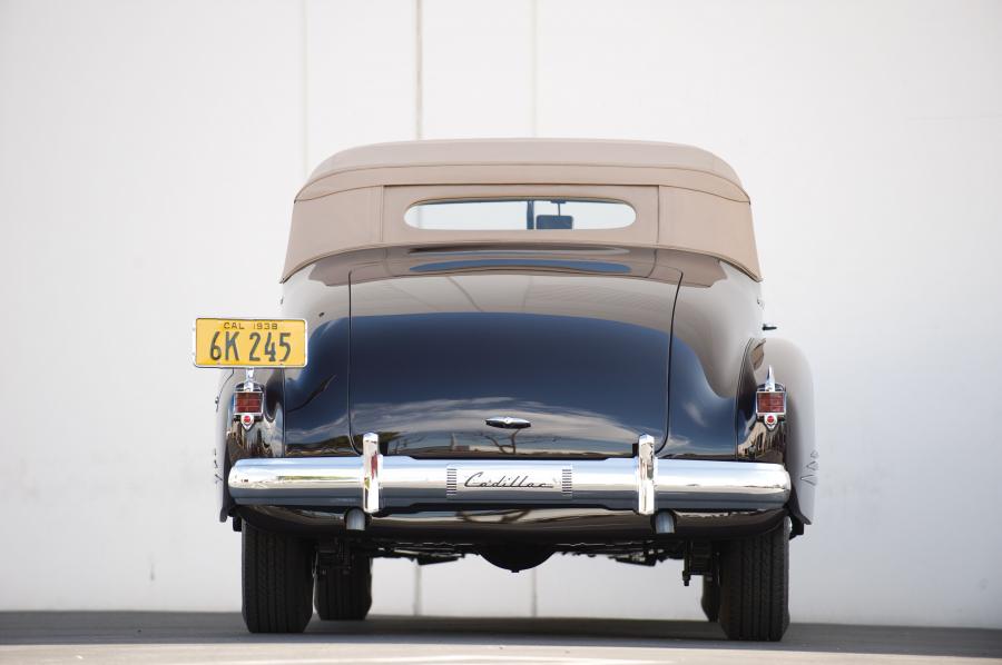  Cadillac Series 90 V16 Convertible Coupe 1938 года  (фото 10 из 15)